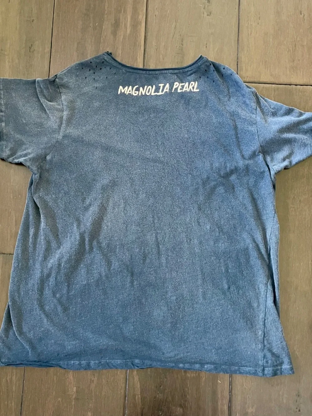 Rare Magnolia Pearl “Opalia” Appliquéd Tee in Excellent Condition ~ OS - Picture 2 of 7